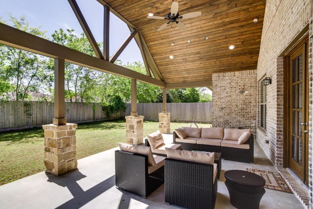 Chic Texas Abode with Patio and Fenced-In Yard!